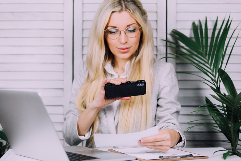 woman using remote deposit capture with her smartphone